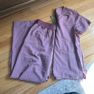 Mauve Figs Scrub Set- Size L